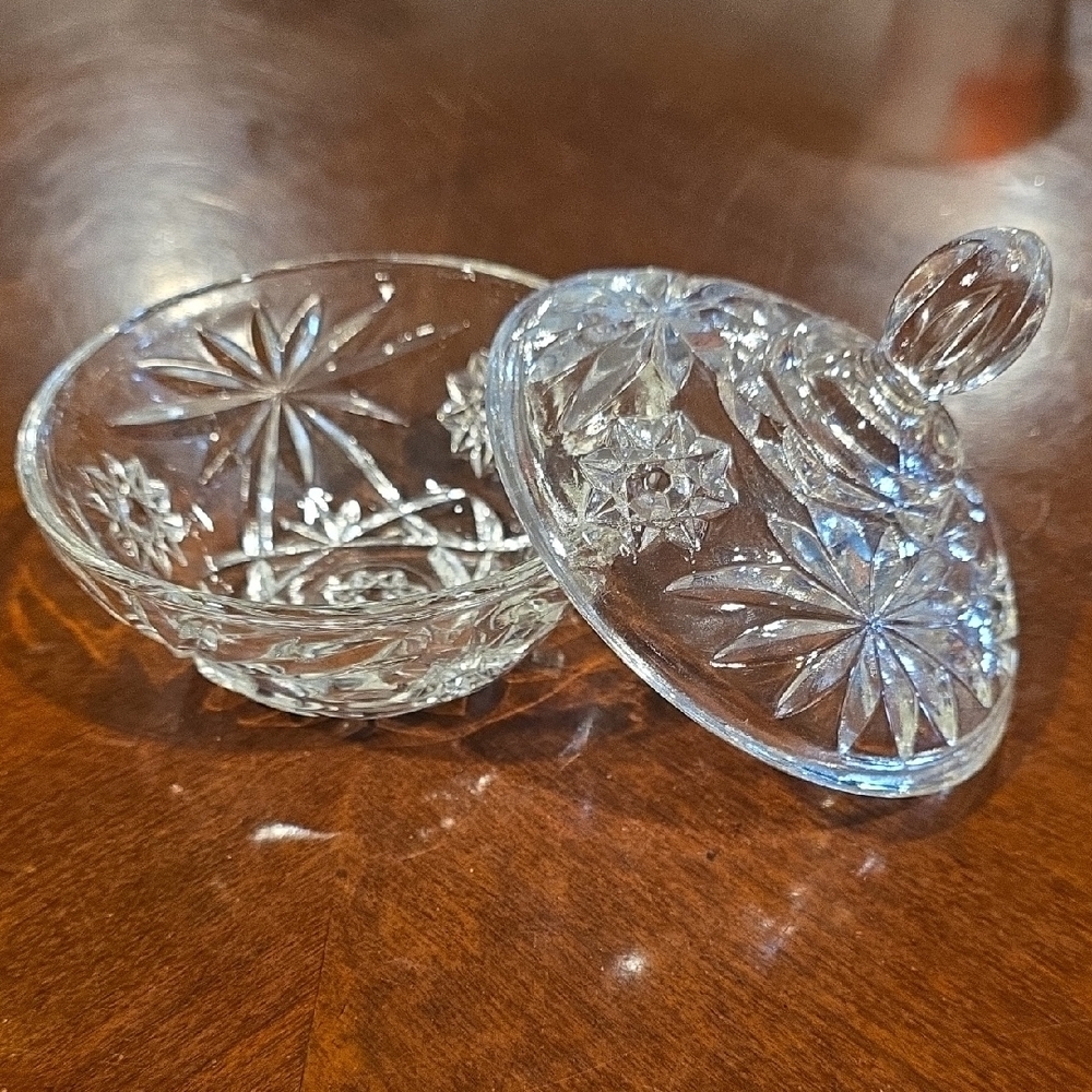 (J44)  Crystal Clear Decorative Small Candy Dish - Picture 3 of 6